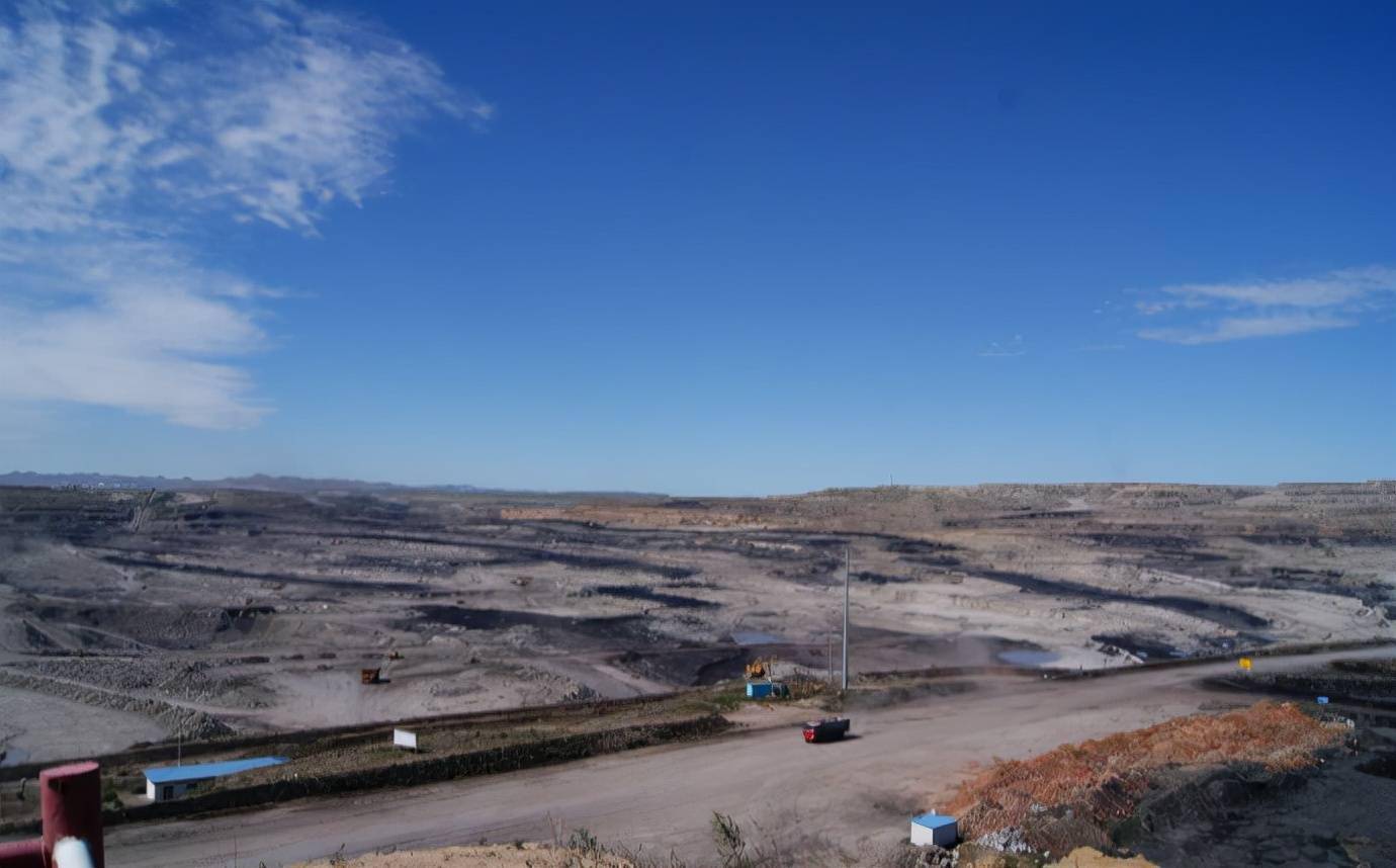 南露天煤矿:智慧矿山的全新打开方式,从黑领到白领的跨越