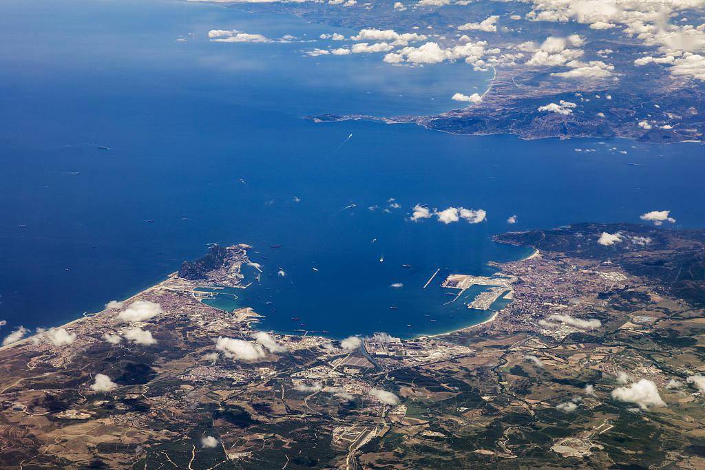 直布罗陀海峡有个"世界的尽头"