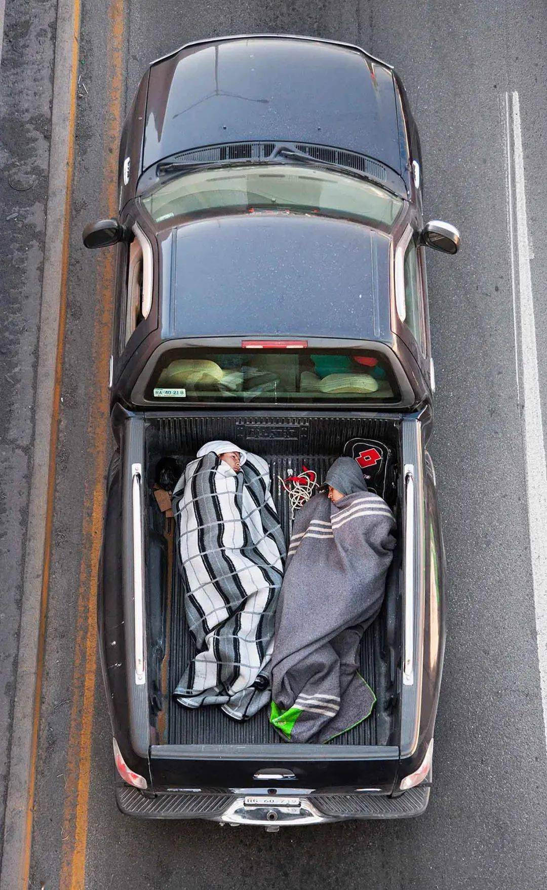 最繁忙公路上的搭车人