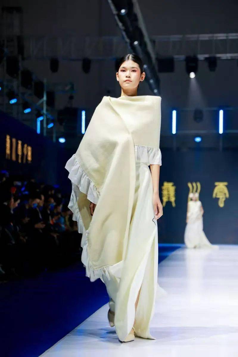国际会展中心 宁波时尚节 | 凉山服饰秀，惊艳甬城