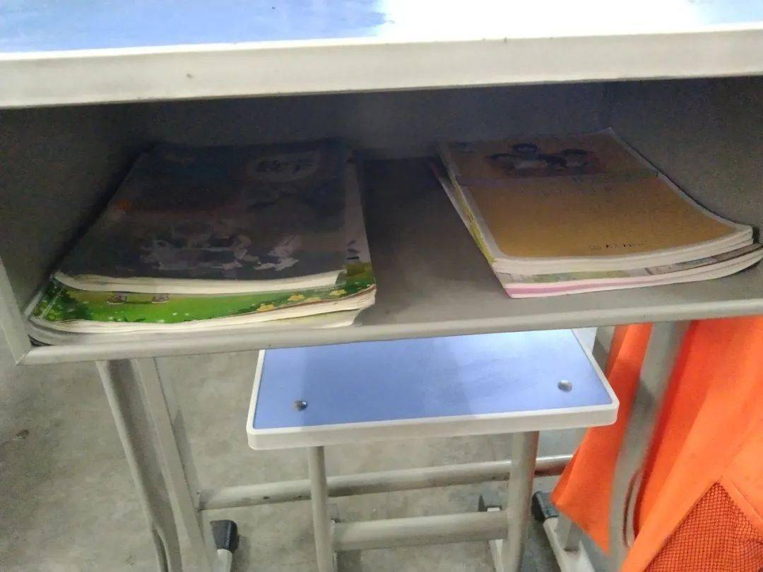 校园动态我的课桌凳最整洁逸夫中心小学举办整理抽屉比赛