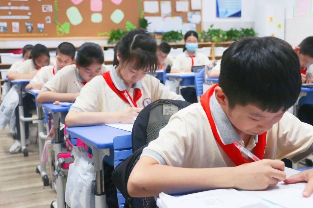 双减工作奉贤中学附属初级中学提供有效时空保障实现师生共同成长