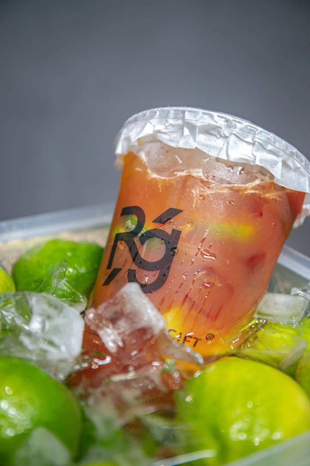 每一杯都是纯天然无添加,爆锤后的柠檬和醇香浓厚的红茶在shake后互相