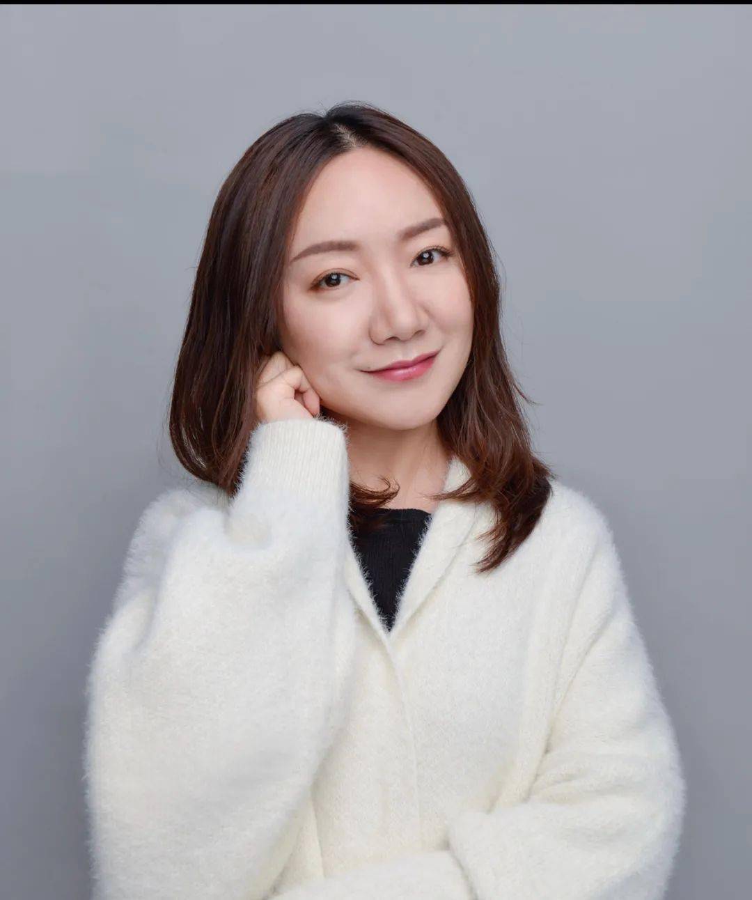 李姗姗中国作家协会会员,中国儿童文学研究会理事,重庆市作家协会儿童