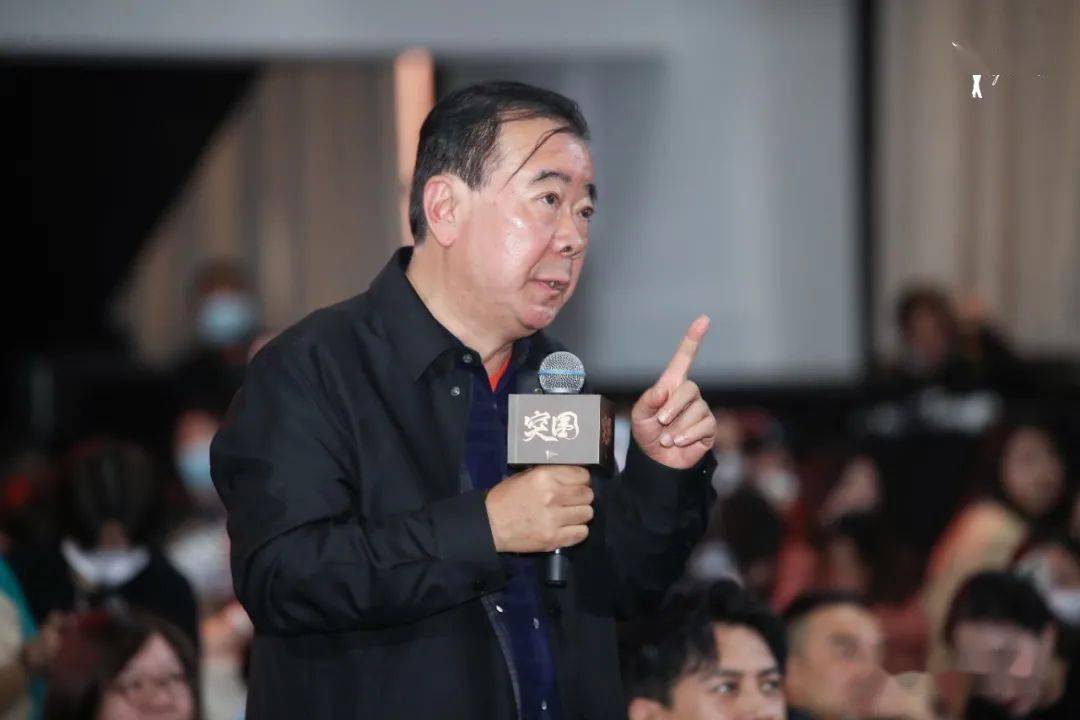 黄志忠|《突围》，那些“突出重围”的幕后之秘