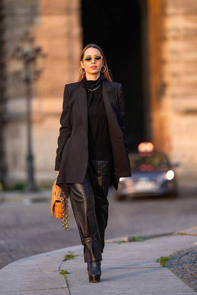 黑色 一点也不古板~黑西装才是“时髦精”必备的“万金油”单品!