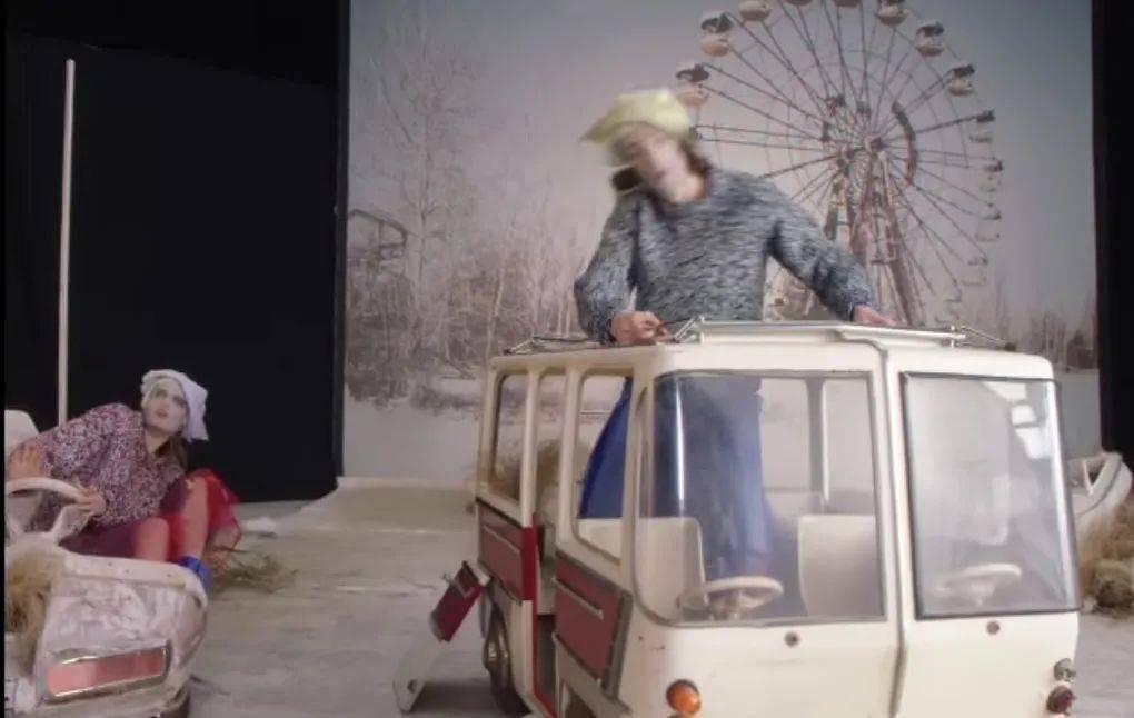 设计 Maison Margiela 2022 春夏系列 带你进入 “时尚鬼才”John Galliano的幻想世界