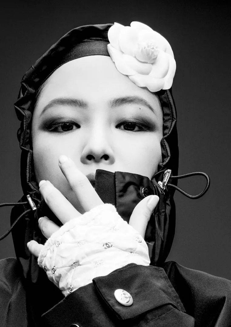 冬日 金智妮拍摄香奈儿CHANEL COCO NEIGE高级成衣广告