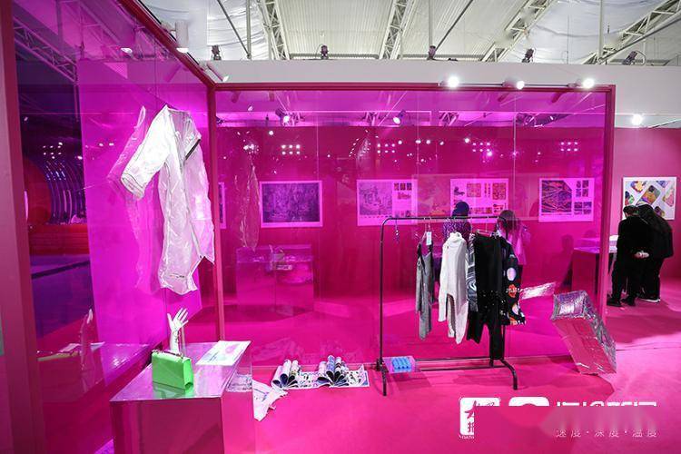 服装 设计感十足!世界工业设计大会上有处亮粉色打卡地
