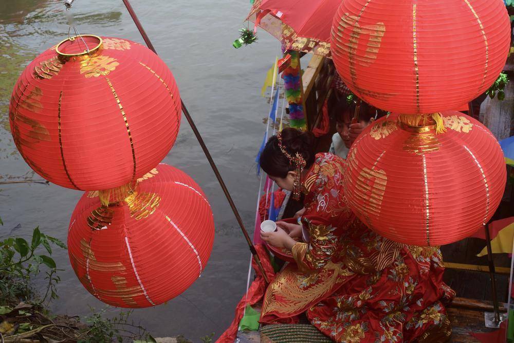 新娘在"祭龙王"