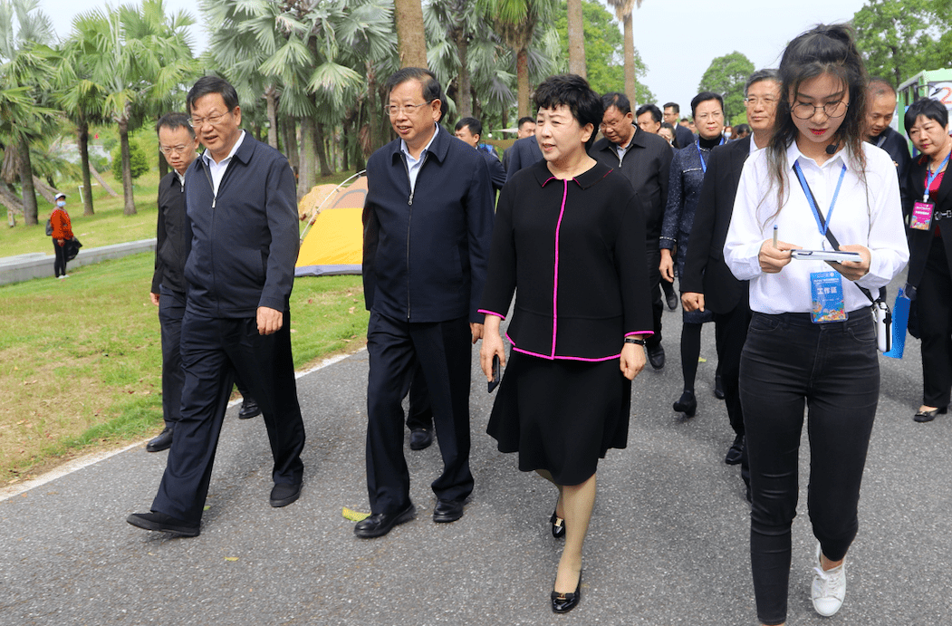 市领导郑定雄,欧余军,李建华,以及自治区旅游工作厅际联系会议成员