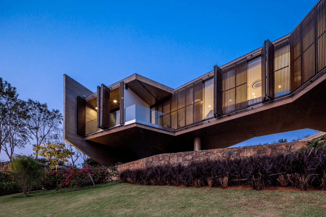 700㎡的别墅底层全架空楼上却是个大平层