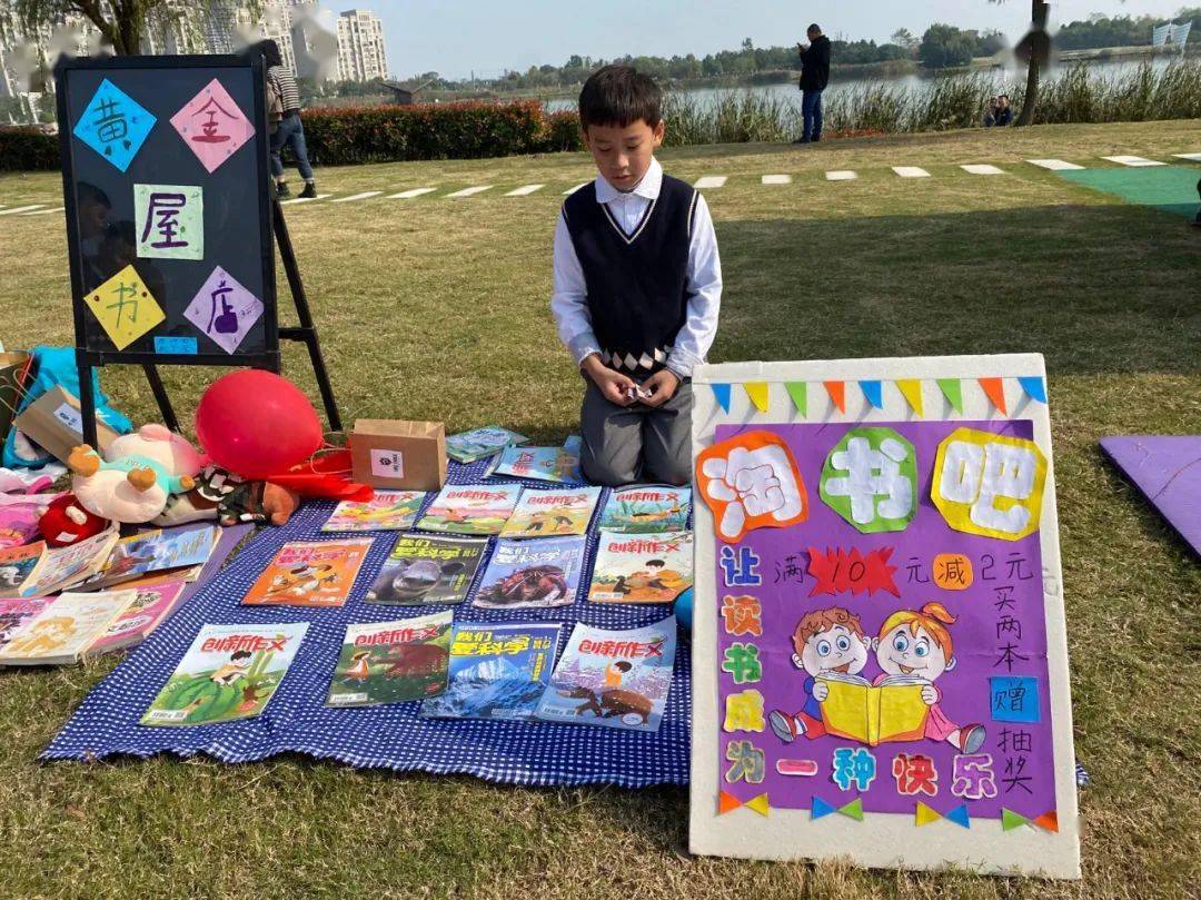 货比三家淘好书买家们似乎也被吸引过来,正欲掏出钱包,却突然眉头紧锁