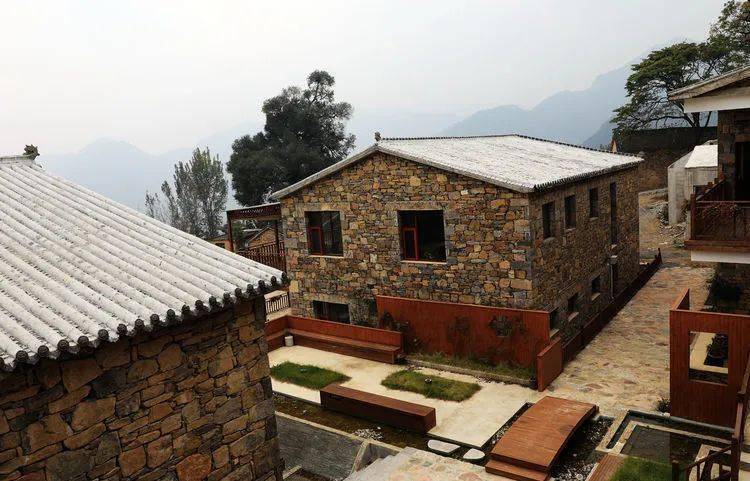 天马山庄红叶正红【作者简介】张少毅,中国民俗摄影家协会会员,山西省