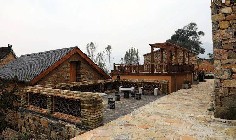 天马山庄红叶正红【作者简介】张少毅,中国民俗摄影家协会会员,山西省