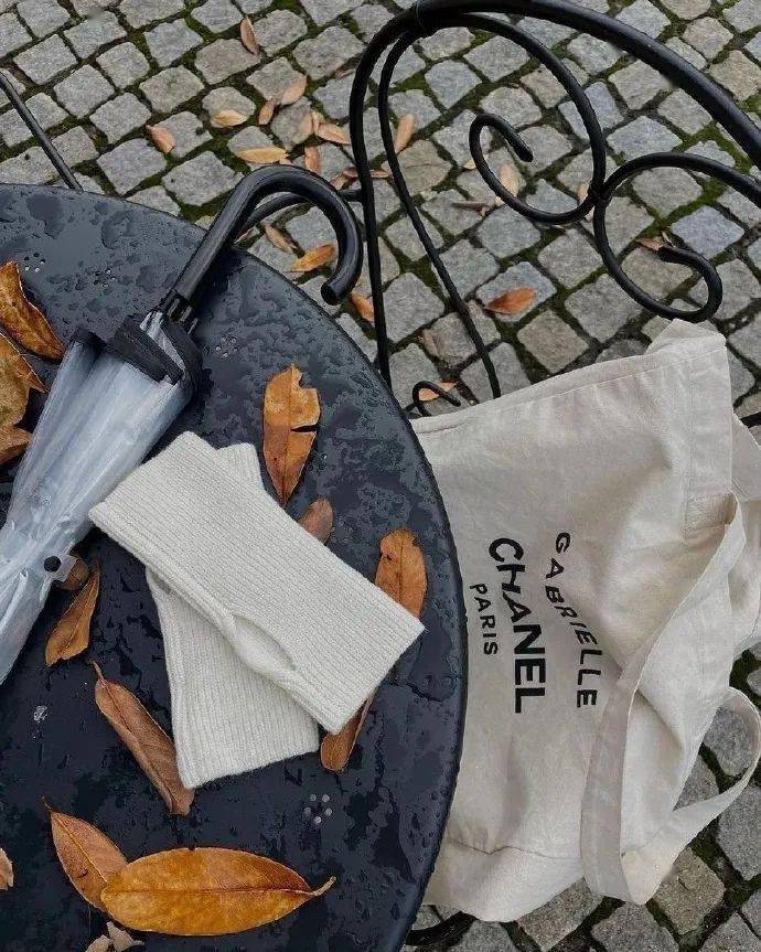 服装批发朋友圈背景图