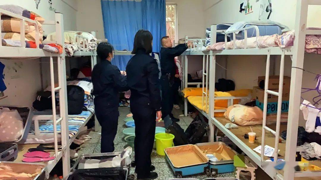 宣威九中冲进两名暴徒这是演练