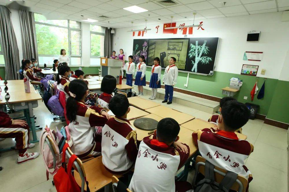 小手拉大手廉洁树新风万全小学五年7班开展家风课堂微阵地活动
