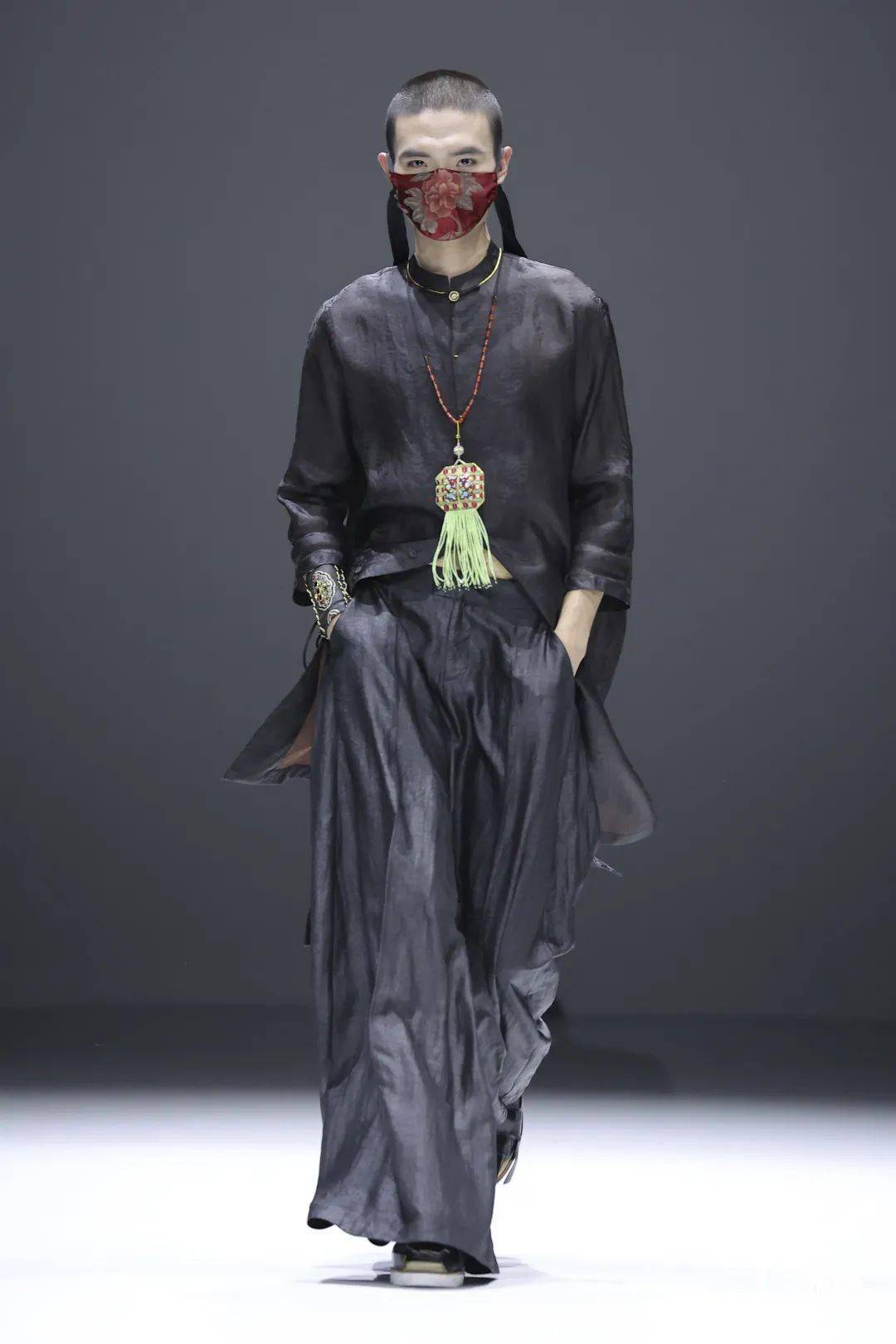 服装 S/S2022深圳时装周｜DAY4：别样角度，诠释「型」之烂漫
