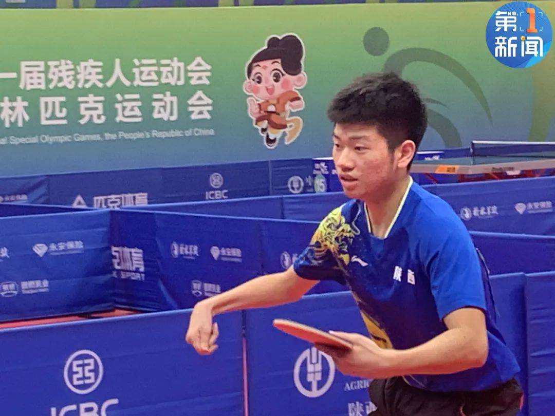 乒乓球项目男子双打tt8级的比赛中,东京残奥会冠军,我省运动员彭伟楠