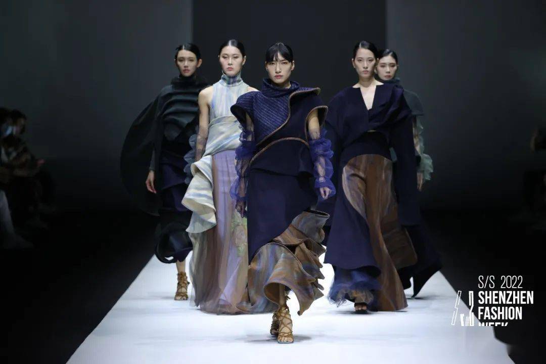 服装 S/S2022深圳时装周｜DAY4：别样角度，诠释「型」之烂漫