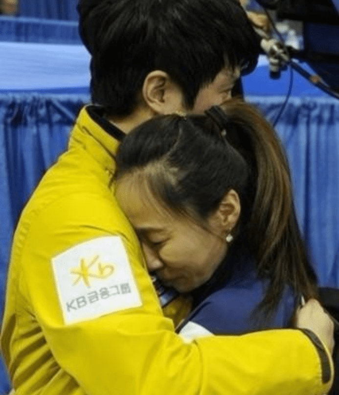 双方父母同意了他们的婚礼,2011年,金智善和徐晓明领证结婚了,婚礼