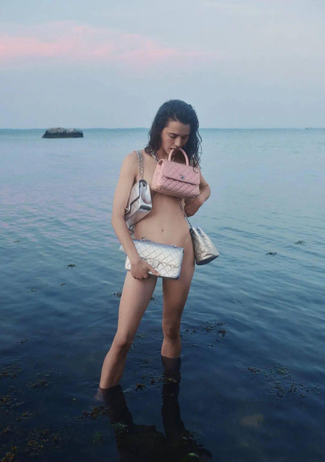 全球|“女佣”这次有点辣丨赏色