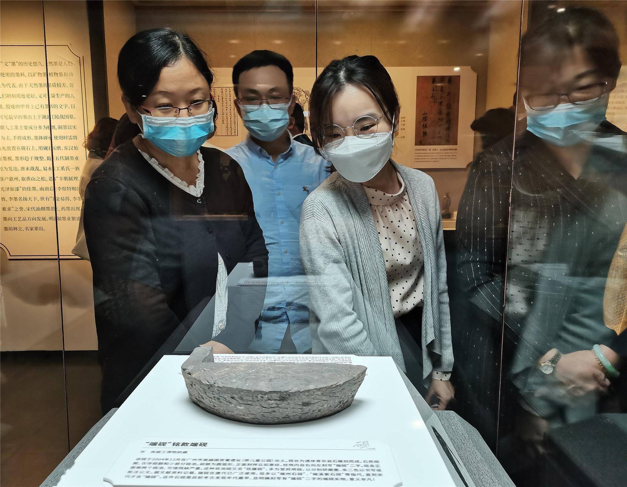 贡墨|上新展|宋代“端砚”铭款端砚首次亮相，“文房四宝专题展”在南博开展