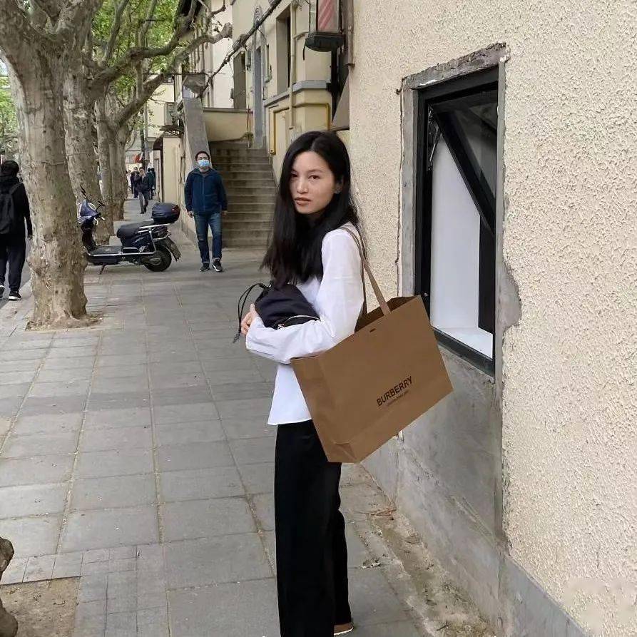 漂亮 基础款怎么穿出高级感？这些女设计师给的答卷可太漂亮了！