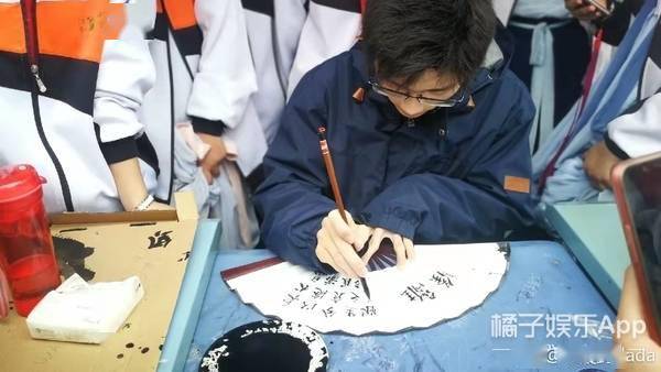 校园小说男主从此有了脸…