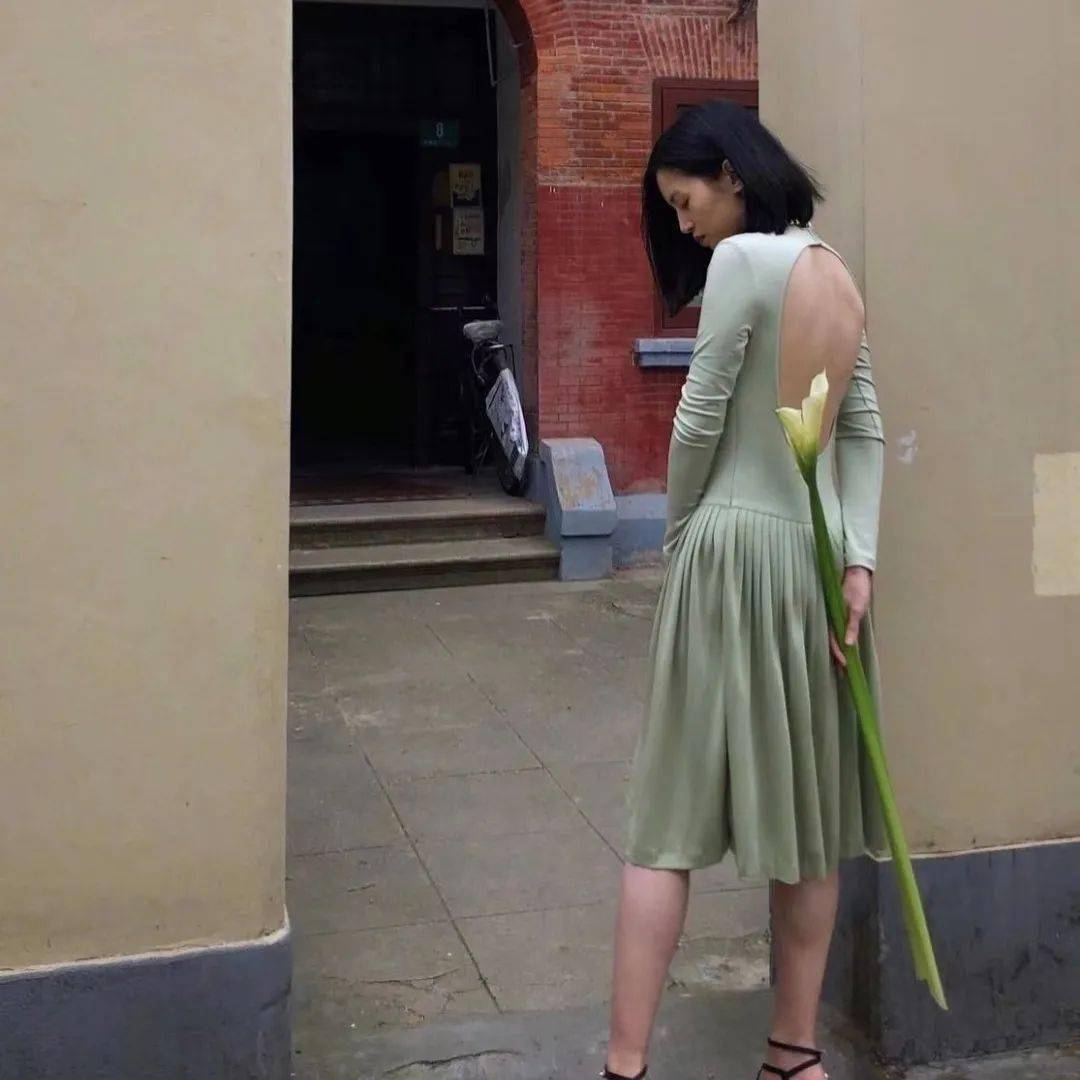 漂亮 基础款怎么穿出高级感？这些女设计师给的答卷可太漂亮了！