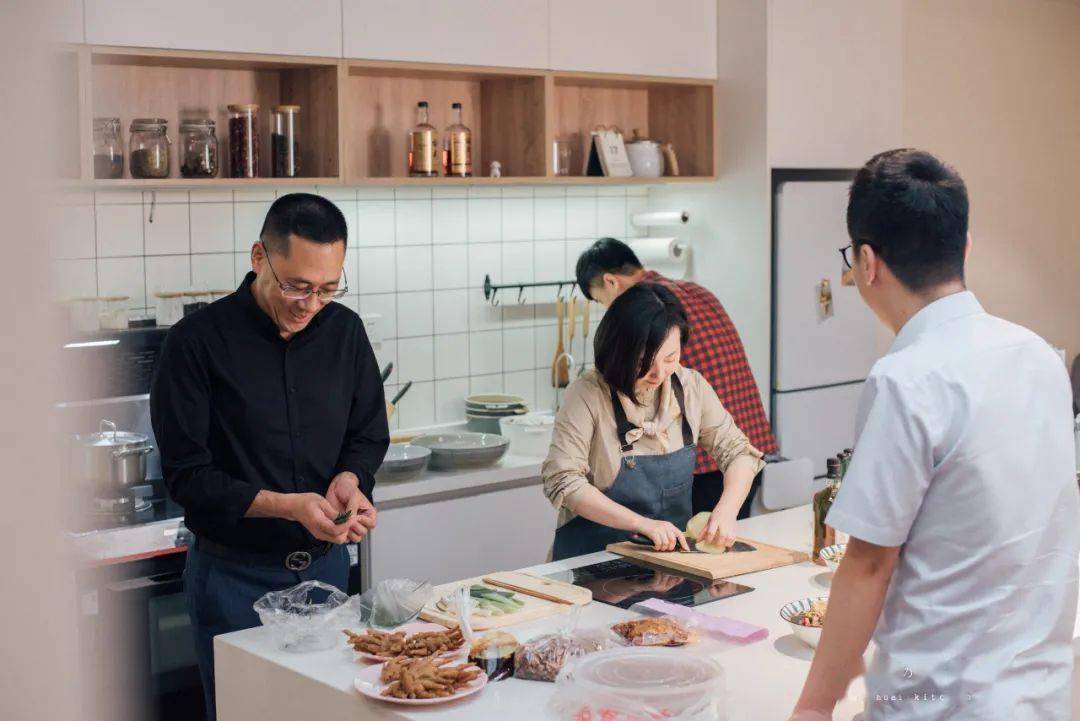 请10000人吃饭重庆小伙用美食治愈人心有人吃着就哭了