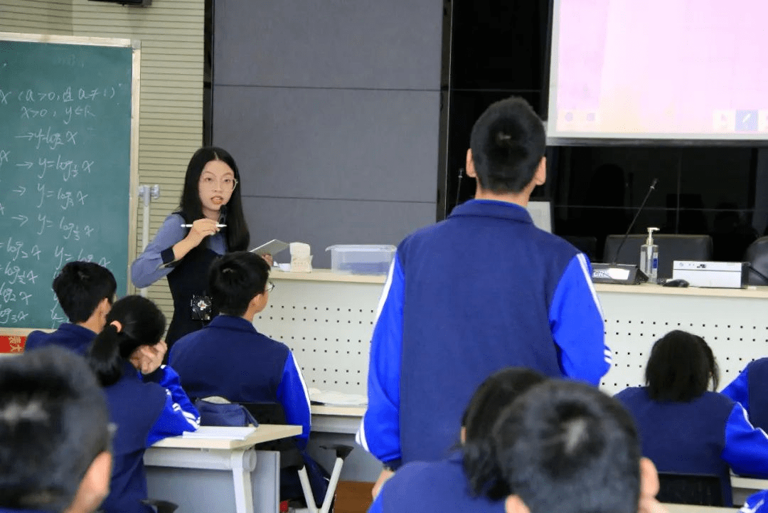 龙港中学一批新老师亮相好养眼