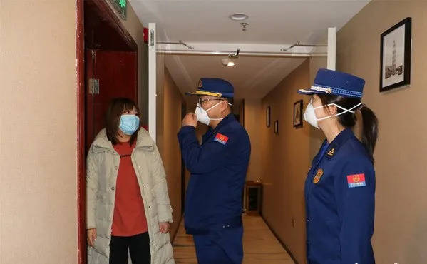 进村|下沉一线 保供物资 送水进村 各地应急管理部门积极助力疫情防控