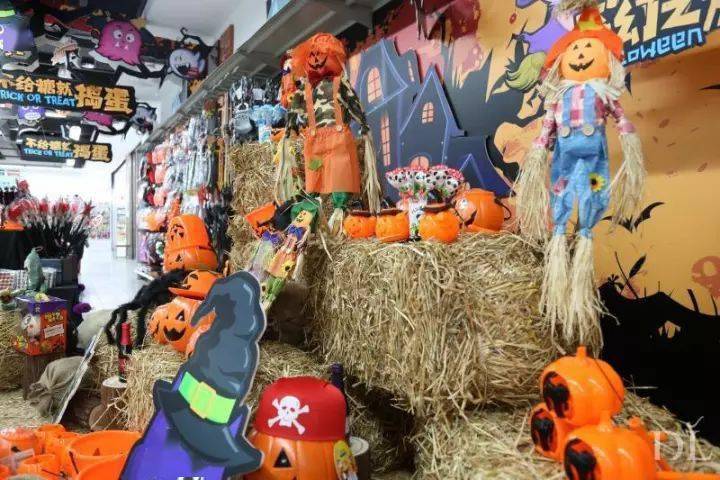 胖东来万圣节超市创意陈列
