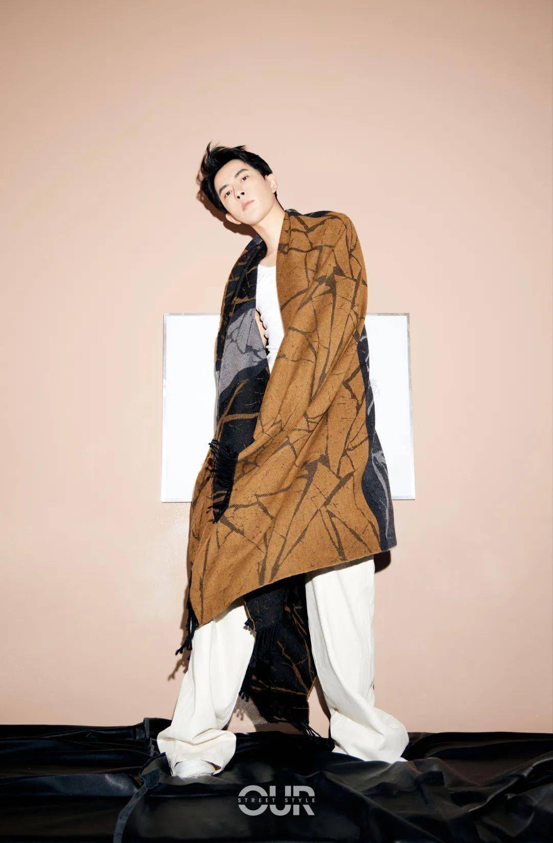 王佳文渐冷深秋，和于朦胧、刘恺威、张欣尧一起玩转时尚……