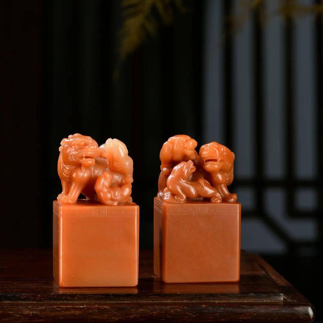 《瓦钮·博古》方章 寿山石(荔枝洞)此外,几件场内的"明星作品"亦受