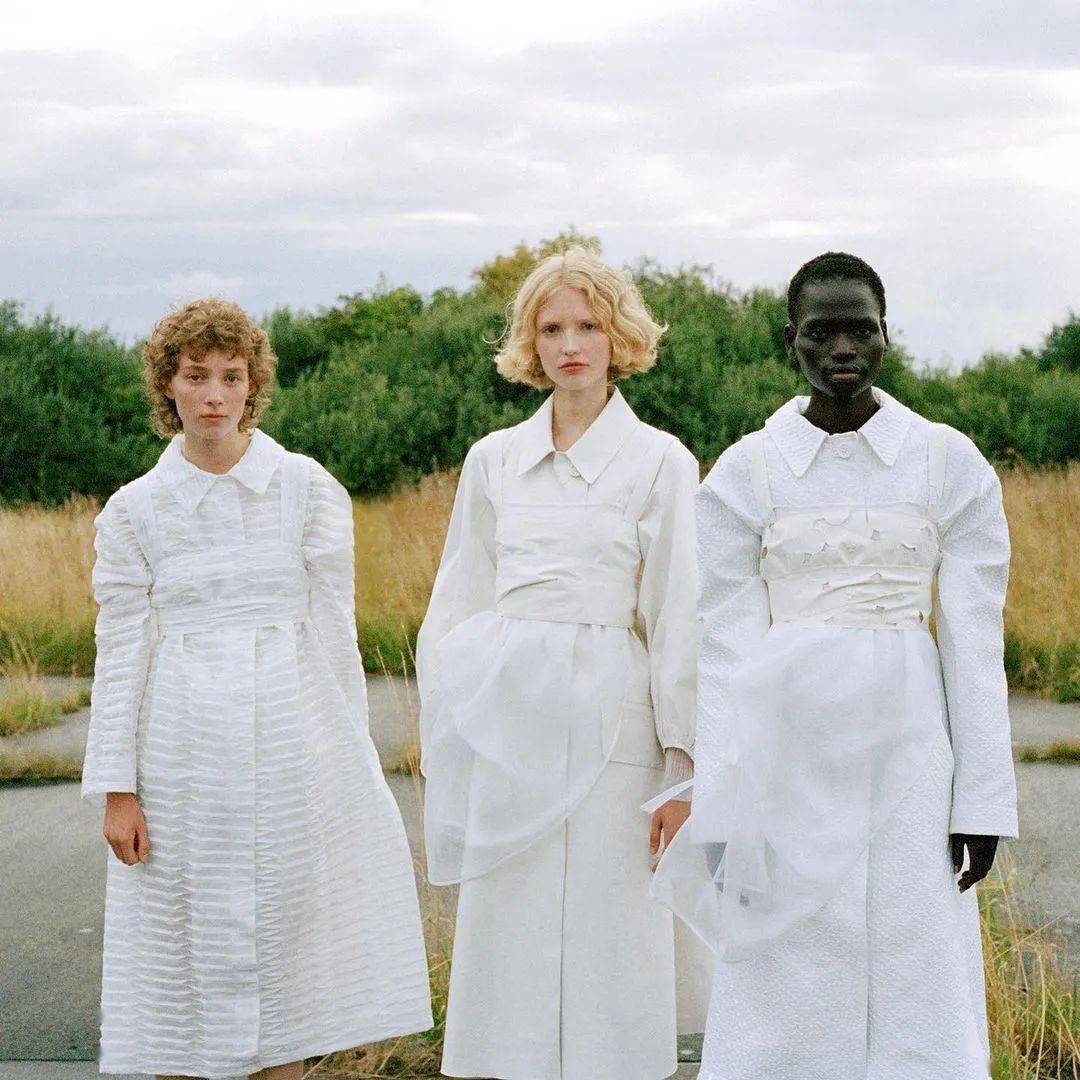 品牌 为「童话」找到合适的安放,来自北欧的浪漫!Cecilie Bahnsen将心跳融入到雨声、风声、吉他声中!