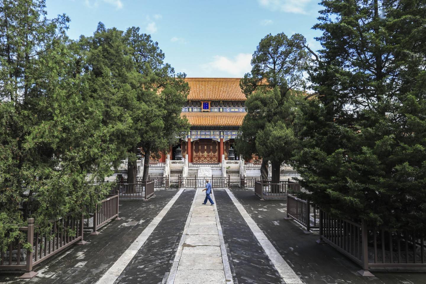 清兩代的御苑,公園中心的景山為堆土而成,曾經是四九城的制高點