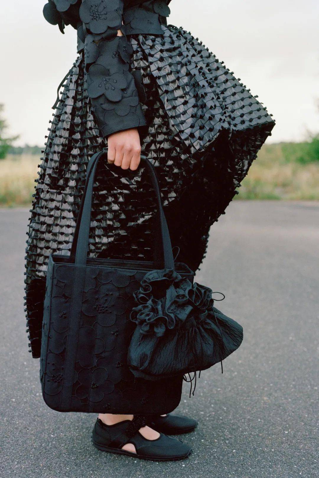 品牌 为「童话」找到合适的安放,来自北欧的浪漫!Cecilie Bahnsen将心跳融入到雨声、风声、吉他声中!