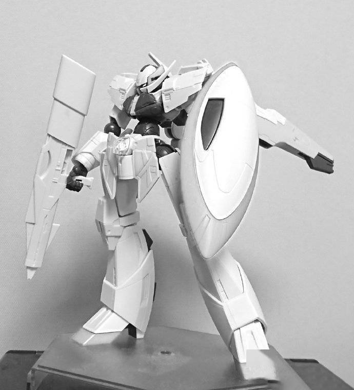 第六款是模友使用马克刀改造的倒a高达模型,感觉这款倒a高达模型比