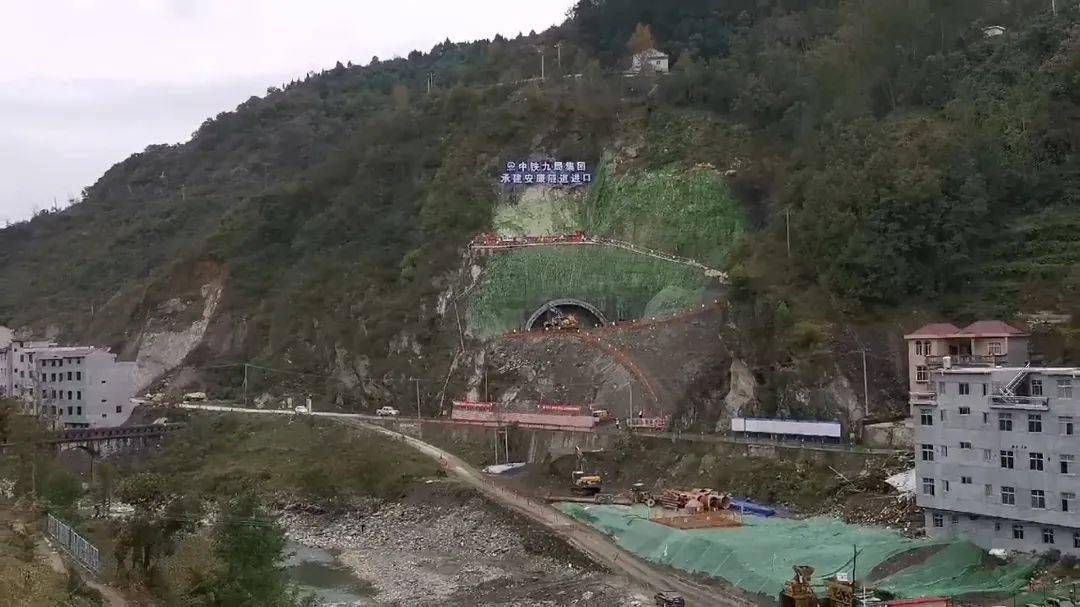 调研西康高铁安康段建设工作现场了解西康高铁赵家山隧道,安康隧道