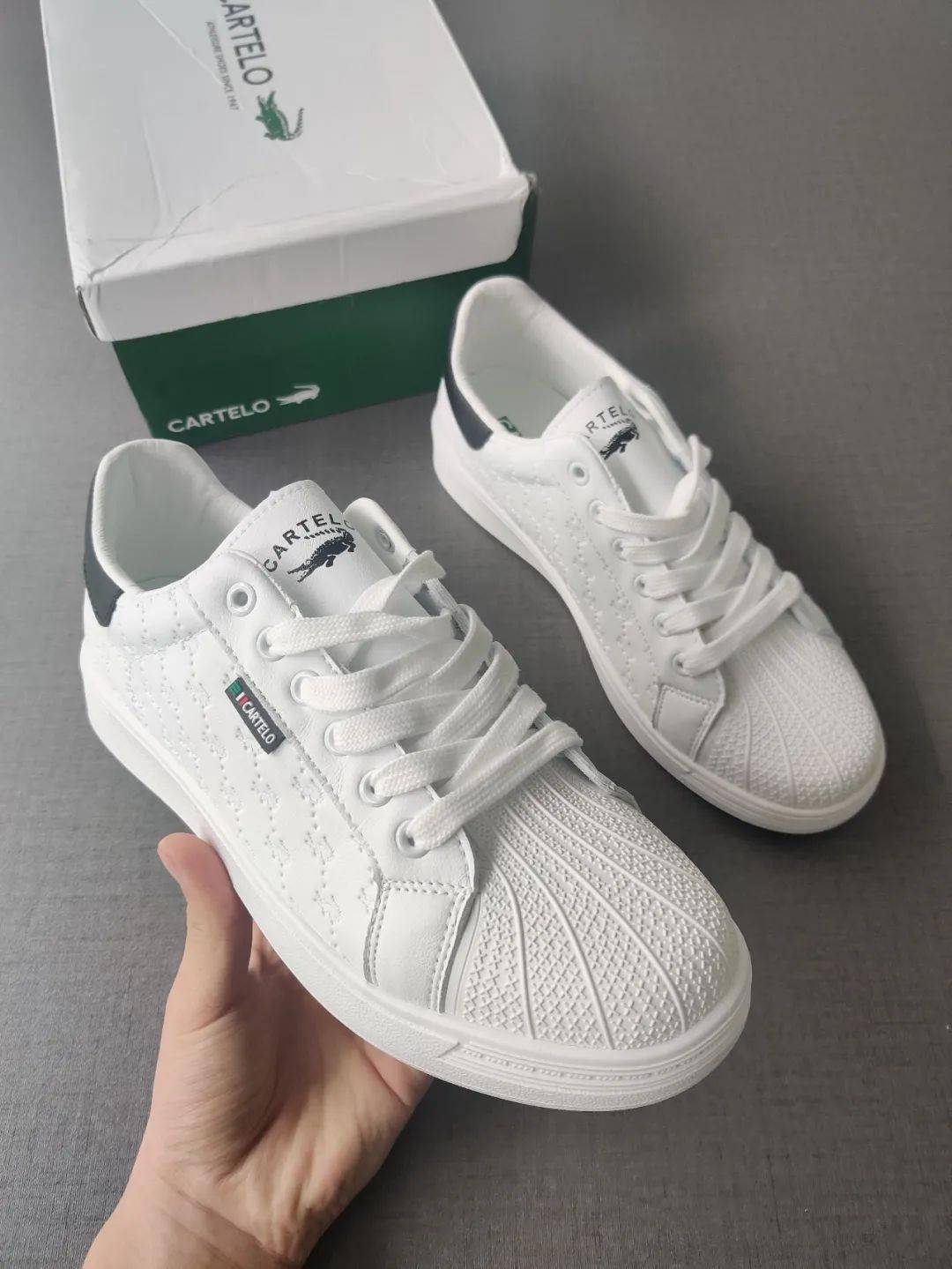 设计 卡帝乐鳄鱼小白鞋 耐污抗造
