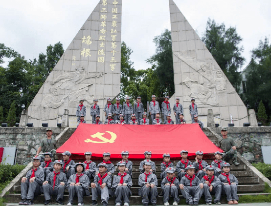 传承红色基因 担当历史使命_坞根镇