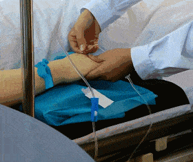 急性子大伯差点憋死自己只因输液时悄悄动了手脚