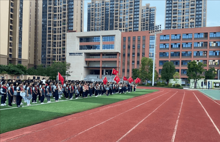 湛江经开区三中2021年秋季请党放心强国有我入队仪式
