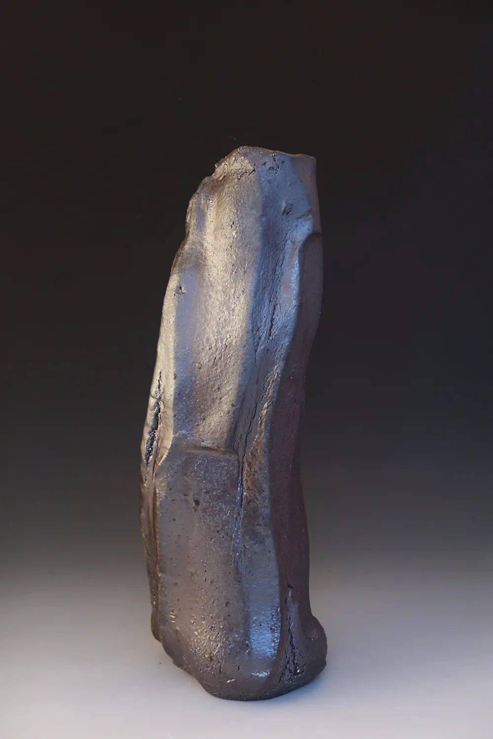 20cm×20cm×43cm 2021年周武《湖·山》白瓷土,紫金土,青釉69 120