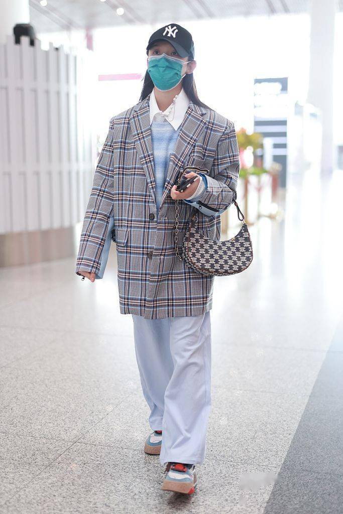 毛衣 林允穿爸爸风格纹西服时髦摩登 针织毛衣叠穿白衬衫复古文艺