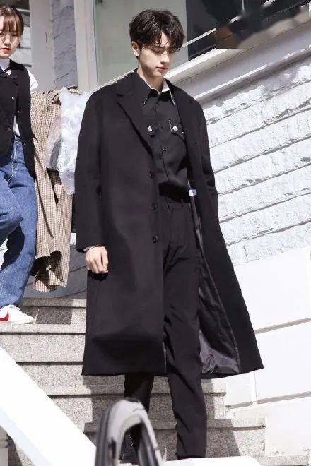 曾舜 飘雪换装挑战活活变成了明星睡衣大赏！