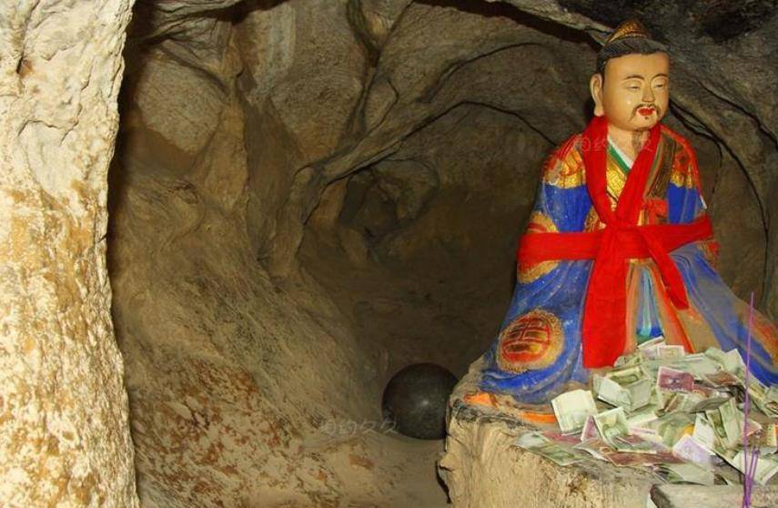 陕西一处险峻的悬空寺不是胆大之人不敢攀登而上